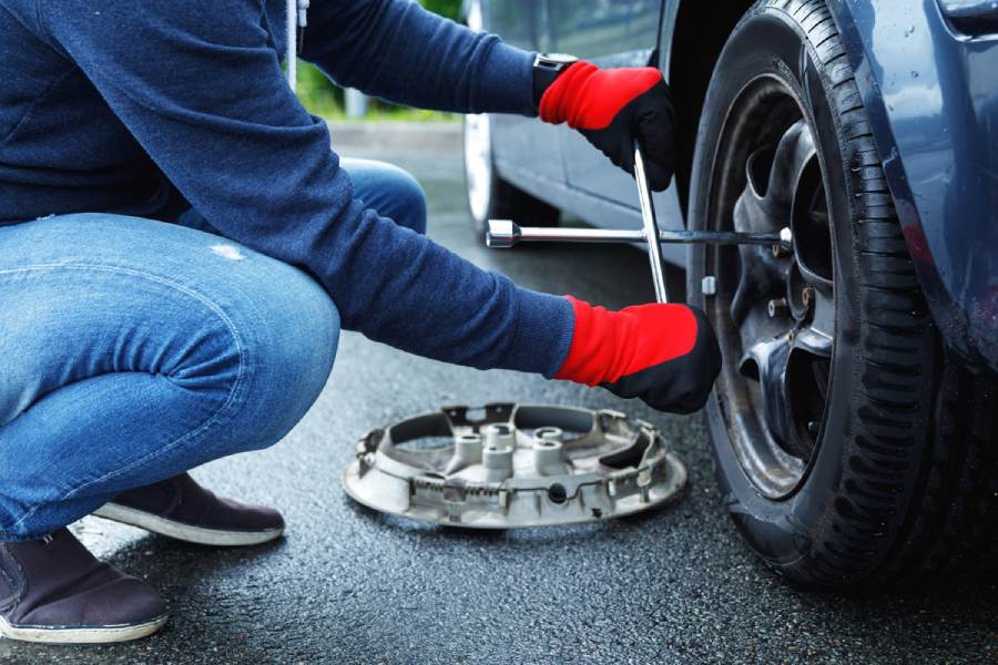 how to change a flat tire in 10 simple steps